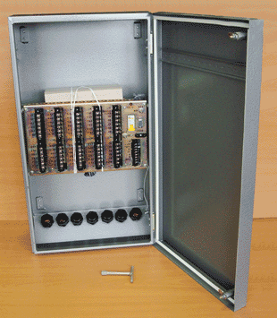 Контроллер дорожный универсальный КДУ-3.2Н. Блок электронный упакован и подвязан к монтажной панели. 